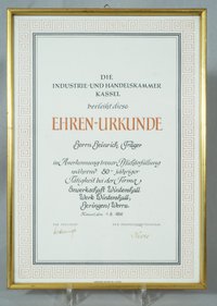 IHK-Urkunde zum 50-jährigen Dienstjubiläum bei der Gewerkschaft Wintershall (gerahmt)
