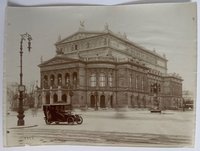 Adler Kraftdroschke vor der Oper Frankfurt, ca. 1905